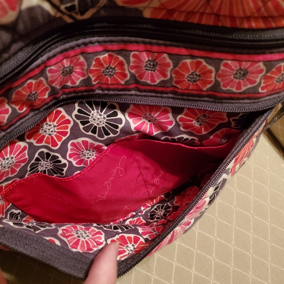 ๐Very Bradley Triple Zip Hipster - Picture 3 of 5